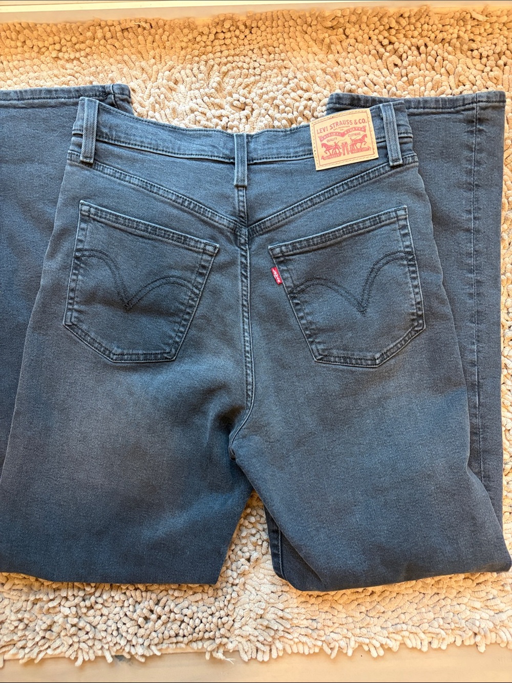 Levi’s Ribcage Button-Fly Jeans - Picture 8 of 10